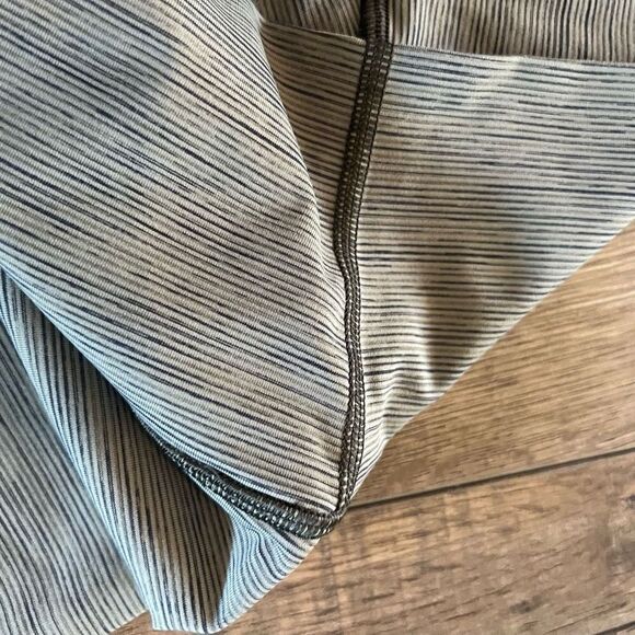 Lululemon women’s leggings size 4 - Picture 8 of 9